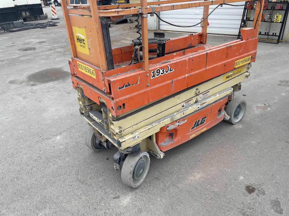 2017 JLG 1930ES