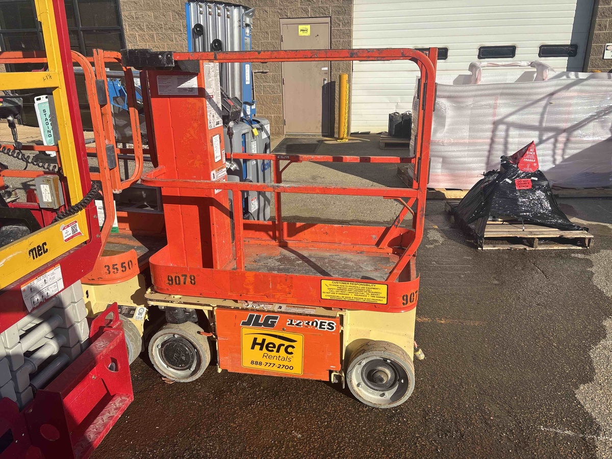 2015 JLG 1230ES