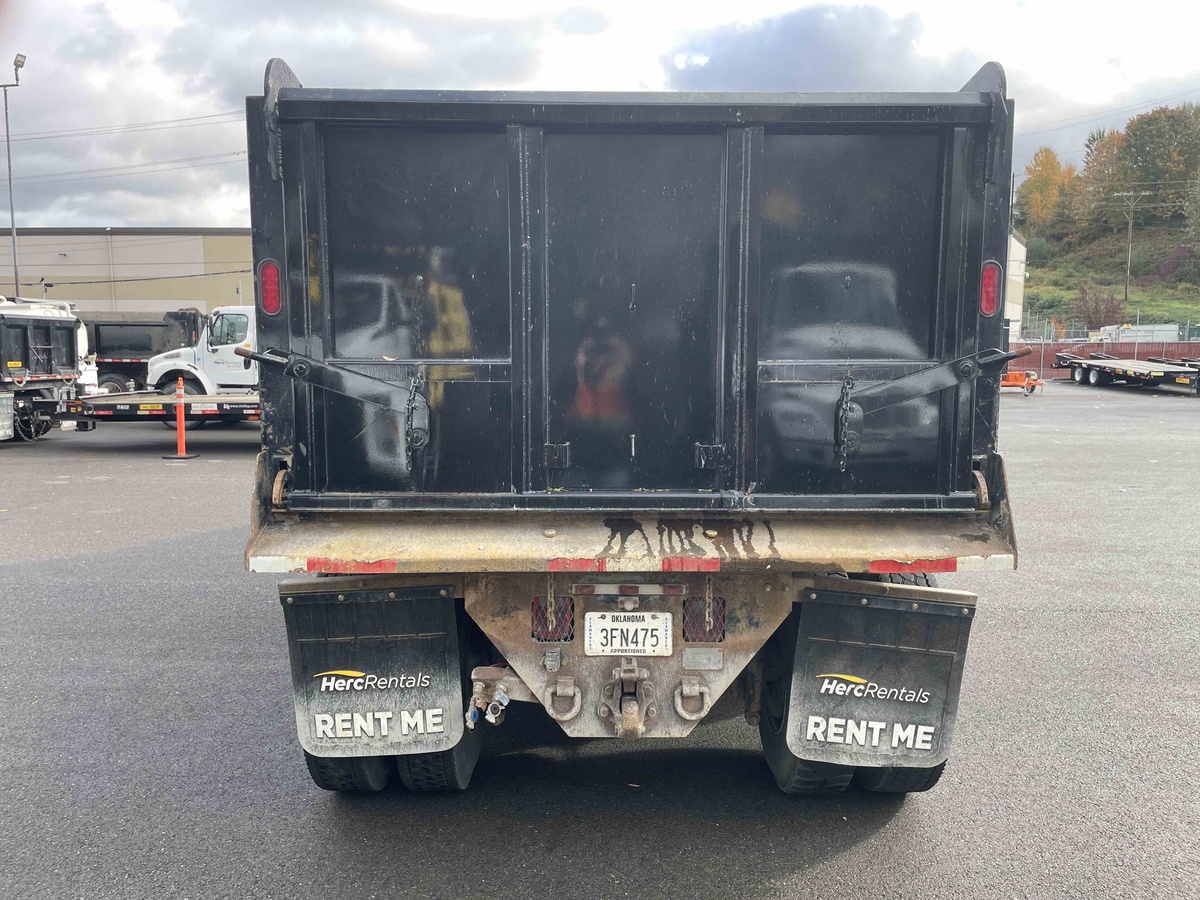 2017 Freightliner M2106-10