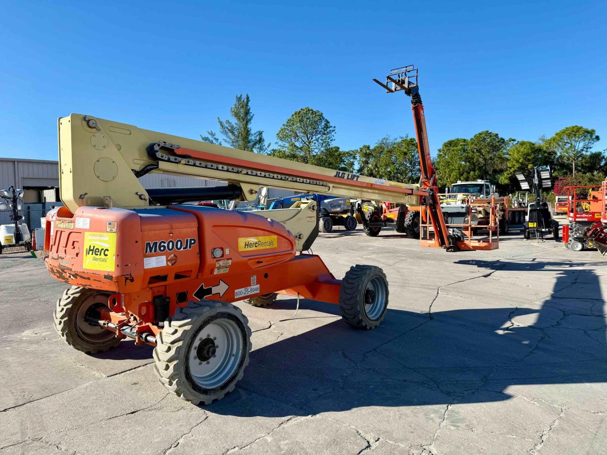 2019 JLG M600JP