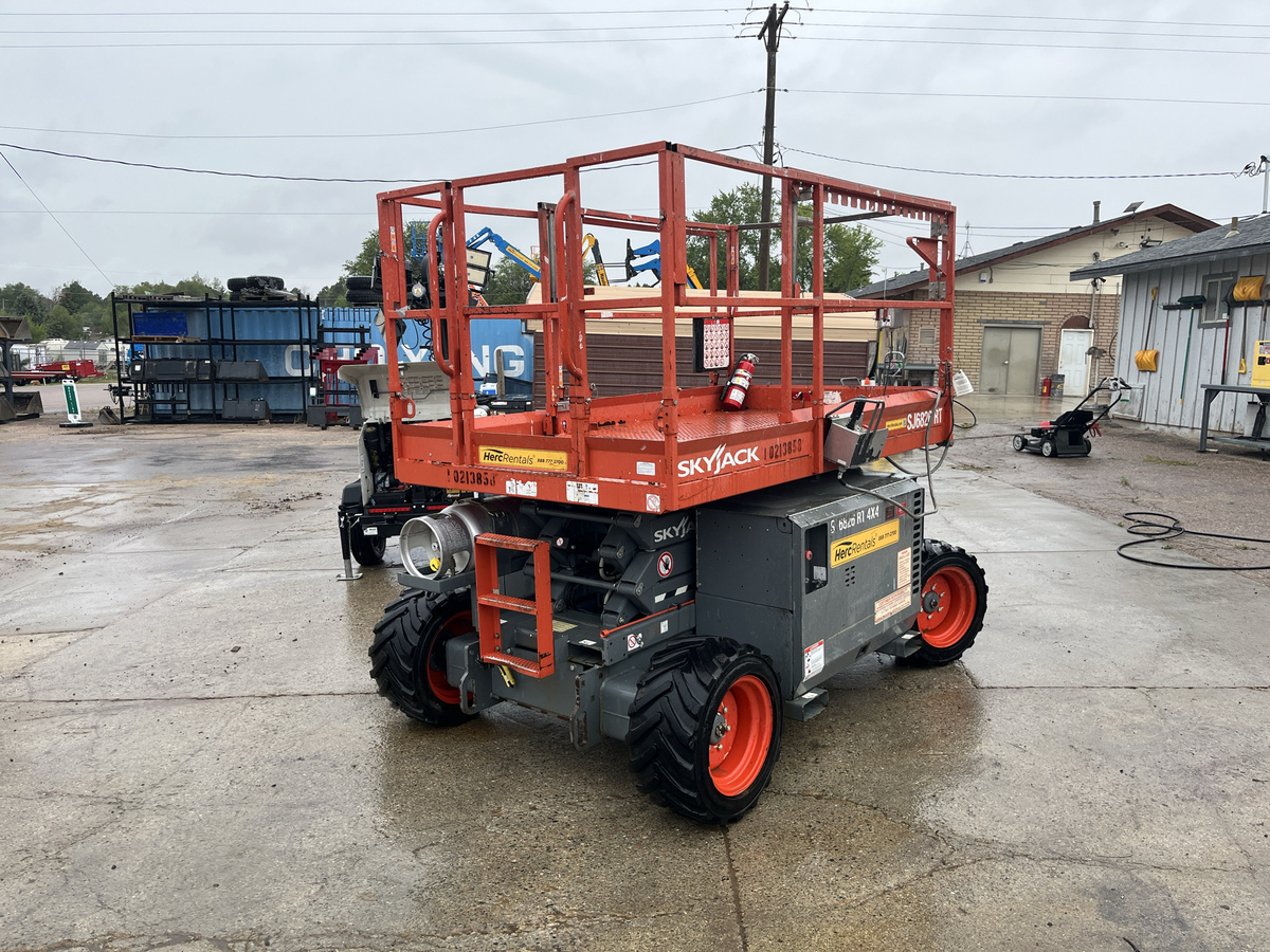 2017 Skyjack SJ-6826RT-2