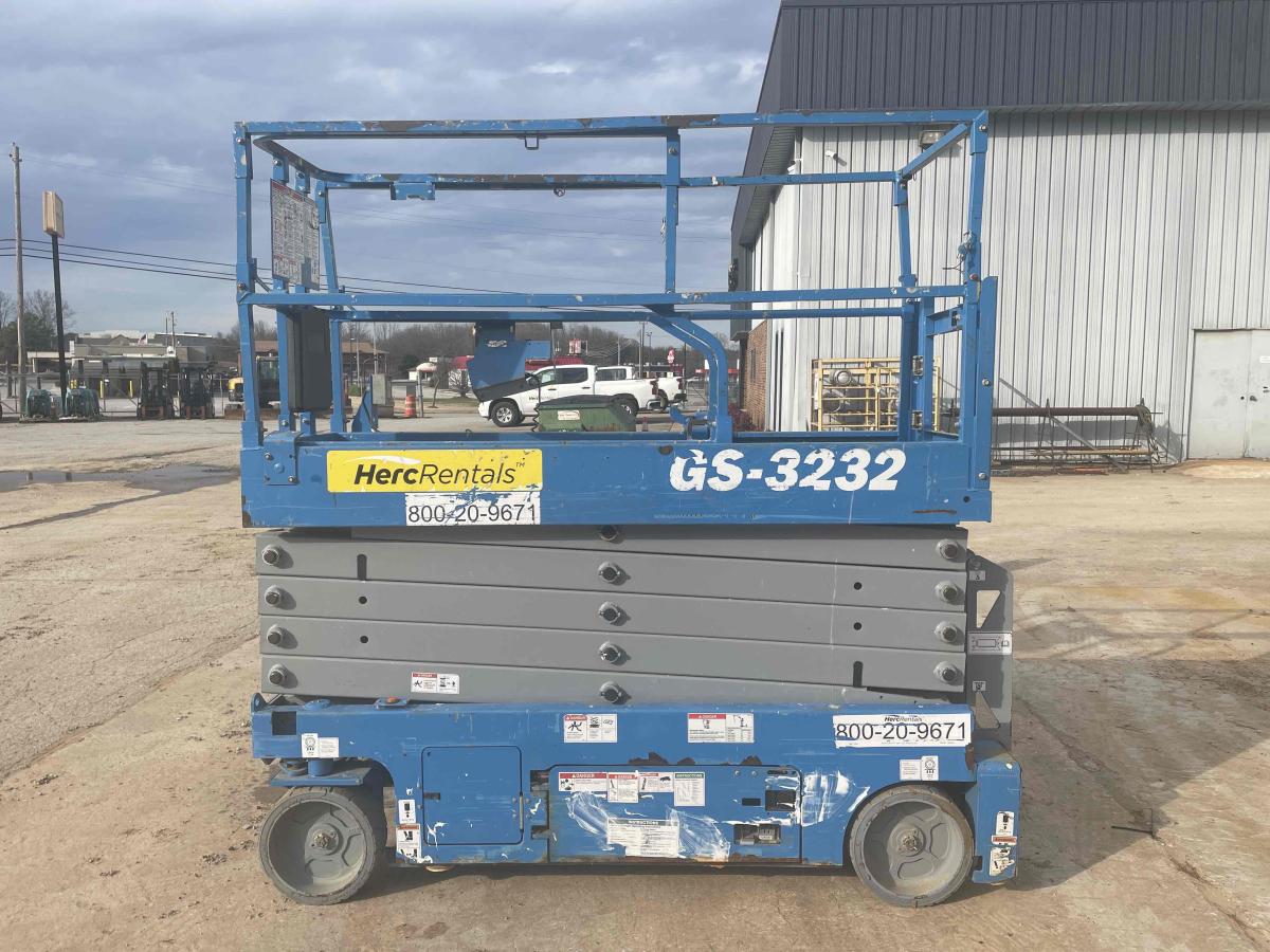 2018 Genie GS-3232