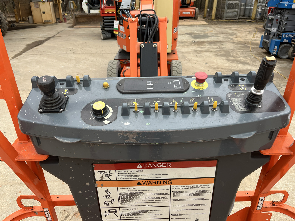 2016 JLG E300AJP-7