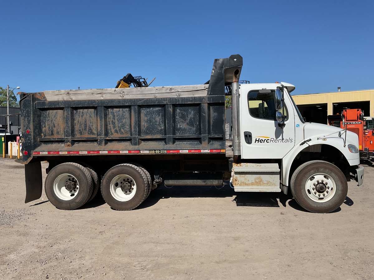 2016 Freightliner M2106-3
