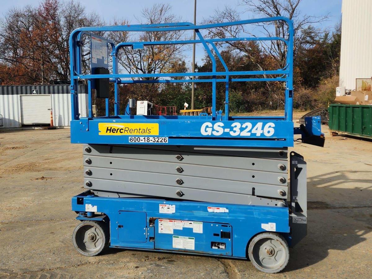 2017 Genie GS-3246