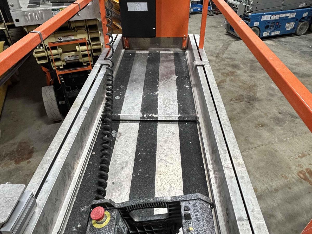2014 JLG 1930ES