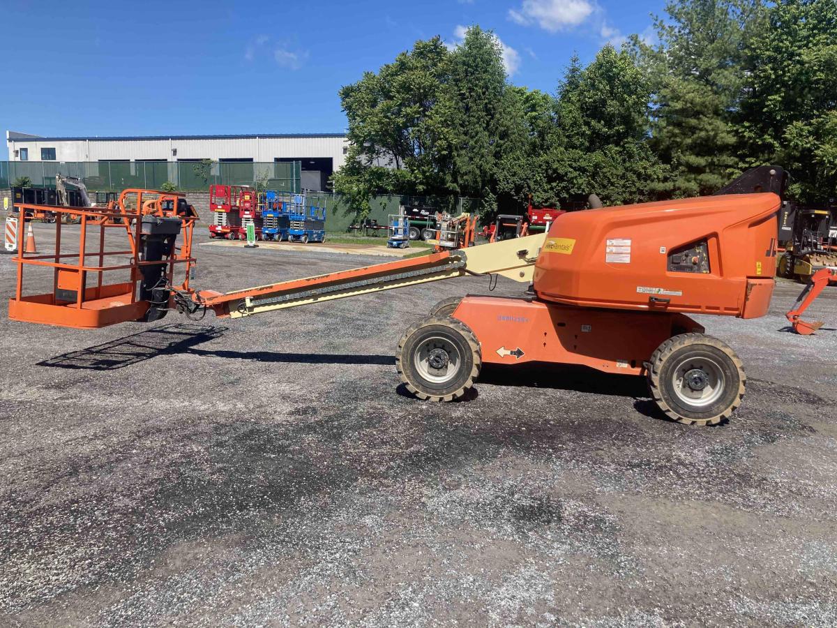 2016 JLG 400S