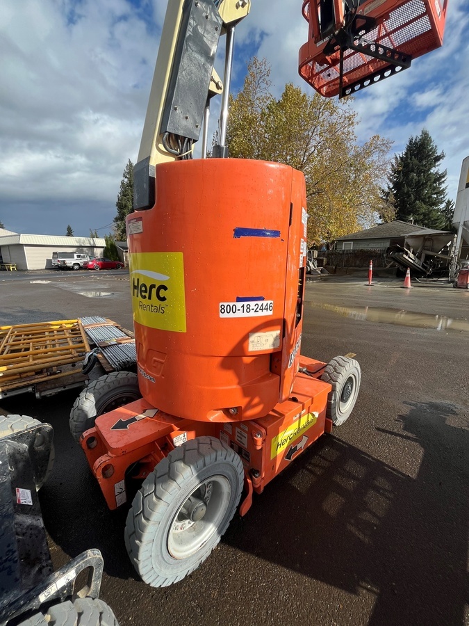2017 JLG E300AJP