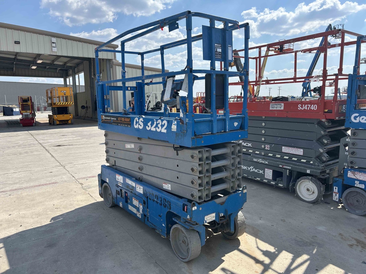 2017 Genie GS-3232-8