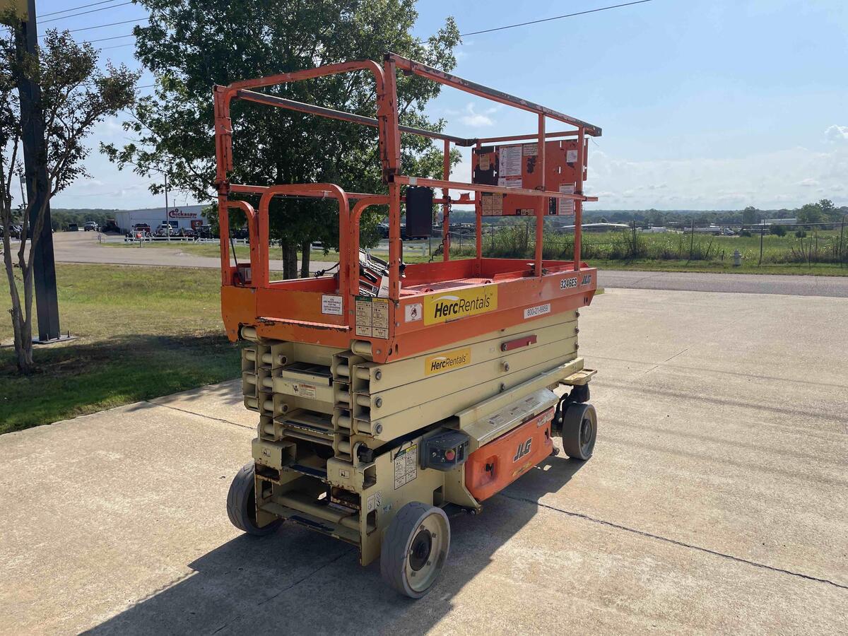 2018 JLG 3246ES-2
