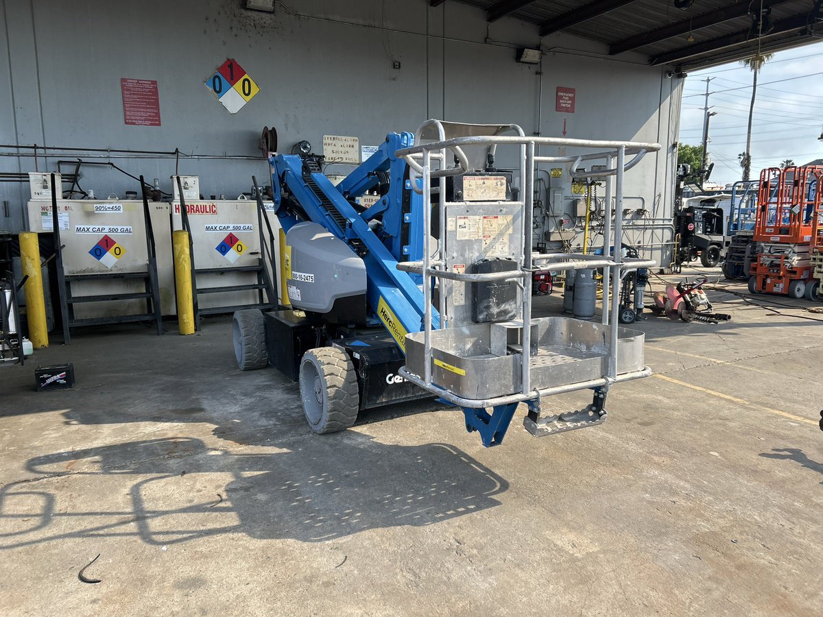 2017 Genie Z-33/18