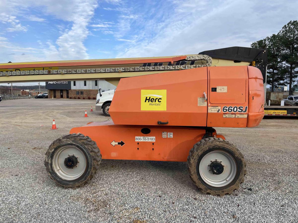 2017 JLG 660SJ