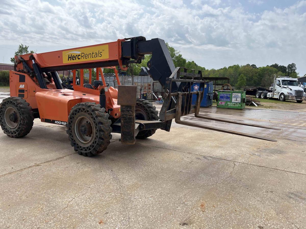 2019 SkyTrak 10042