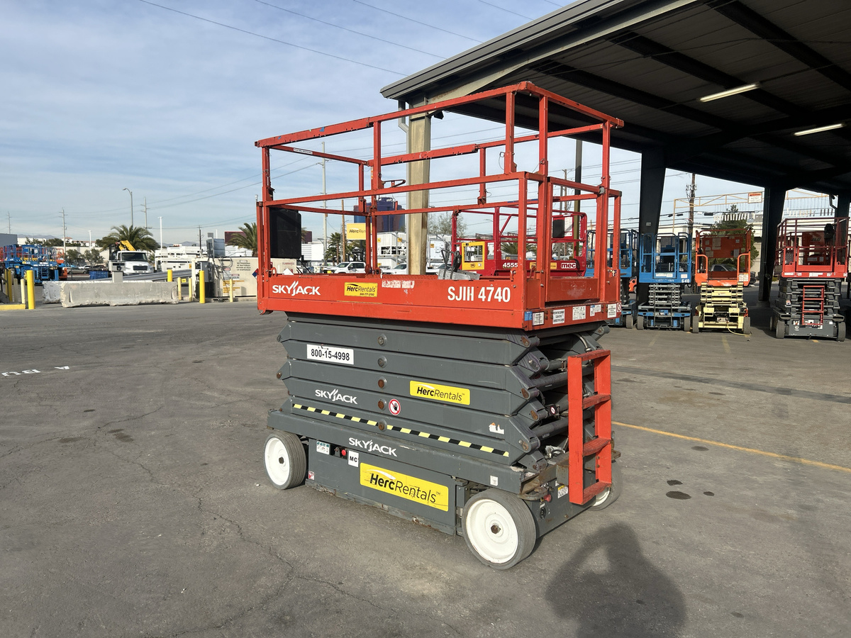 2017 Skyjack SJ4740-4