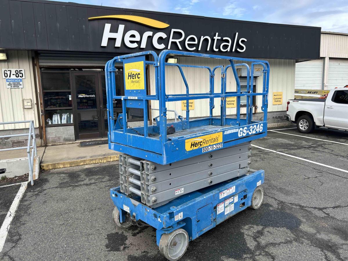 2017 Genie GS-3246