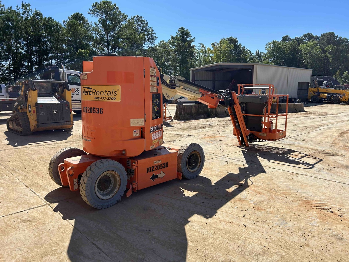 2017 JLG E300AJP-5