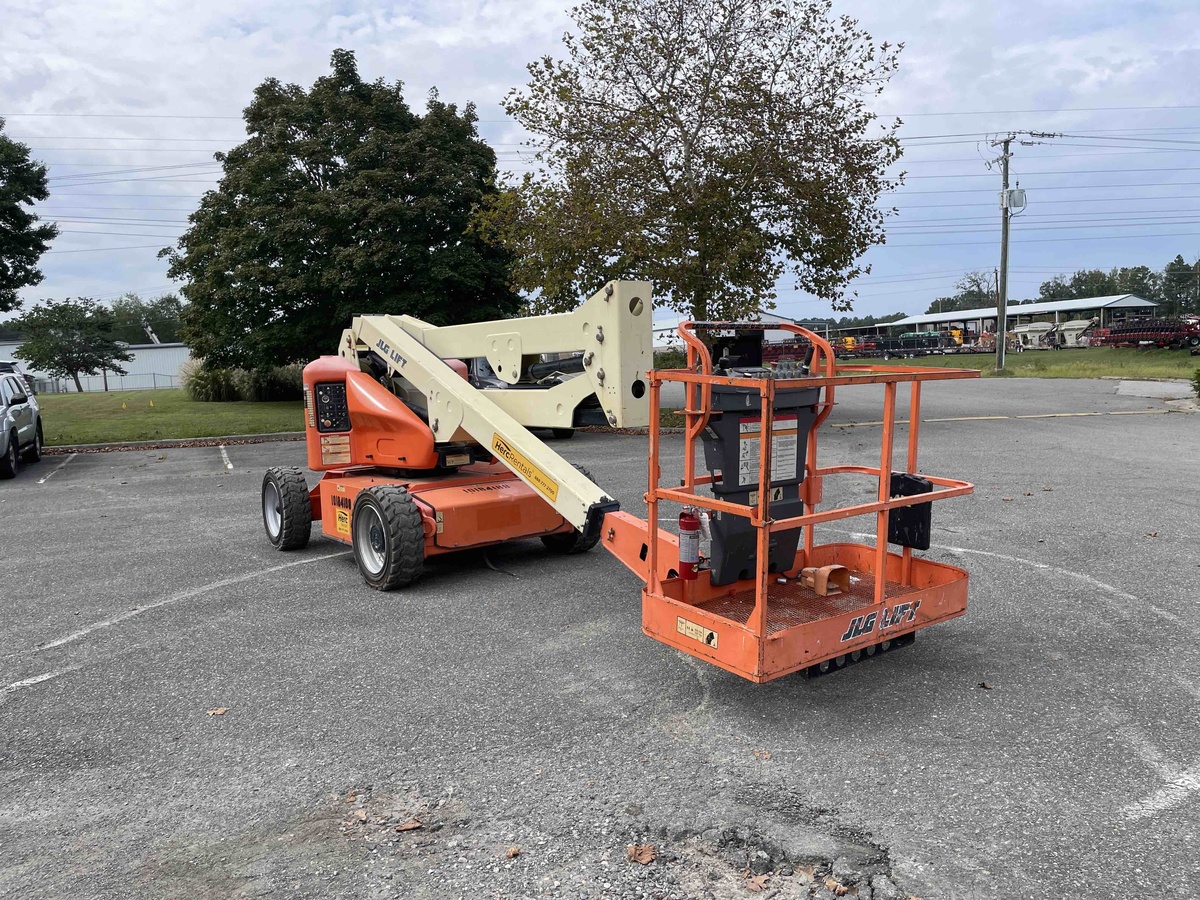 2016 JLG E450A-4