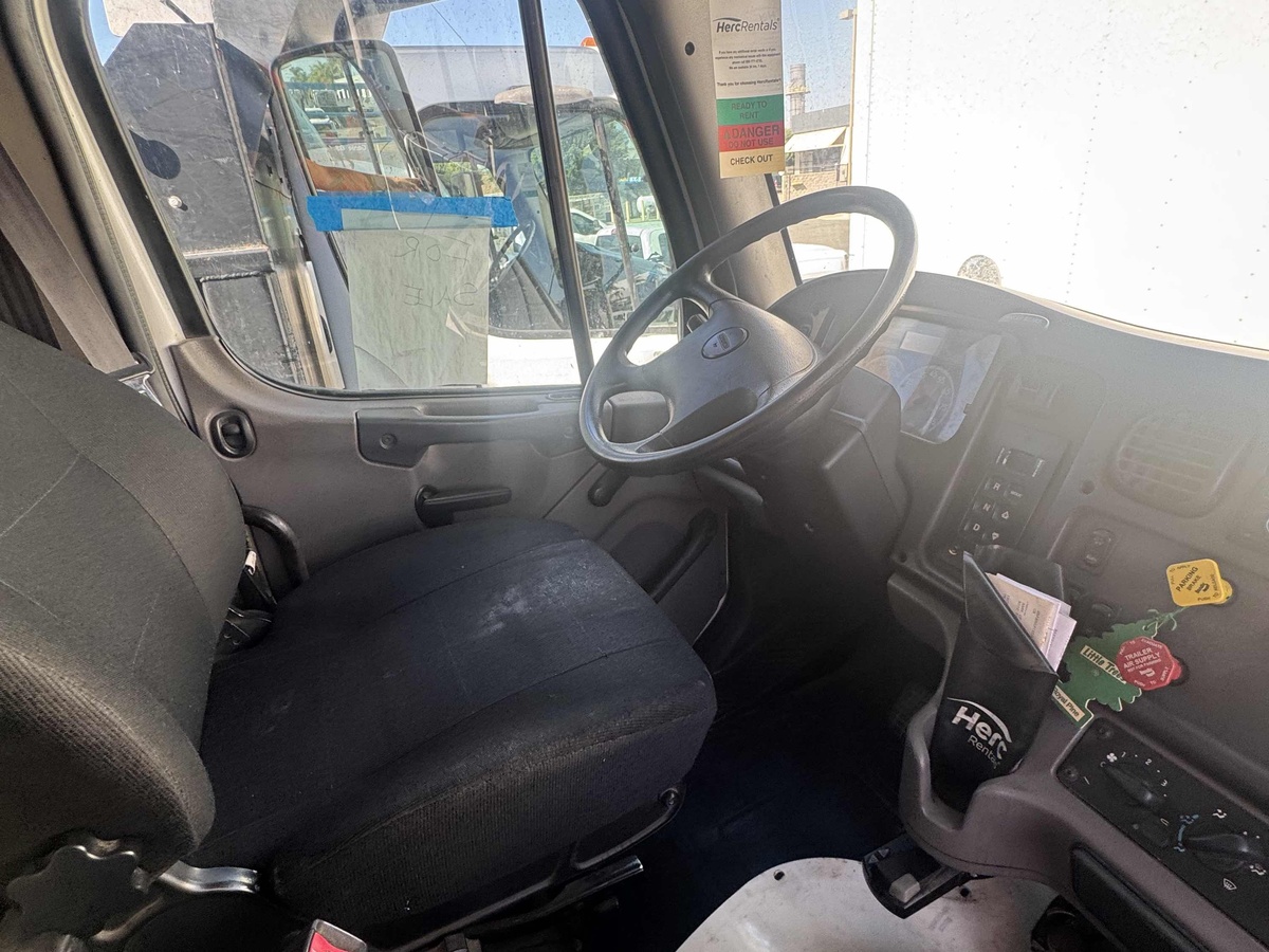 2017 Freightliner M2106-4