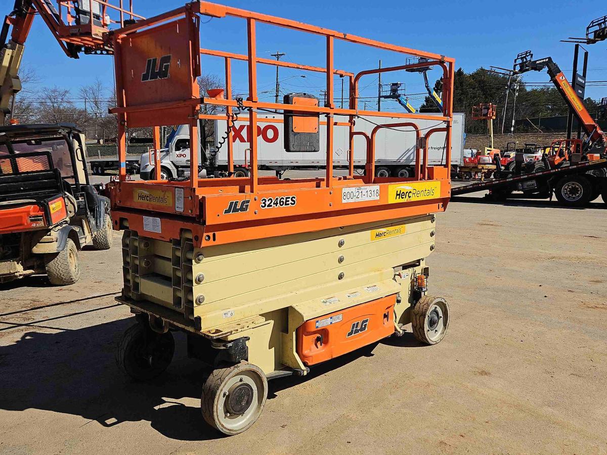 2018 JLG 3246ES