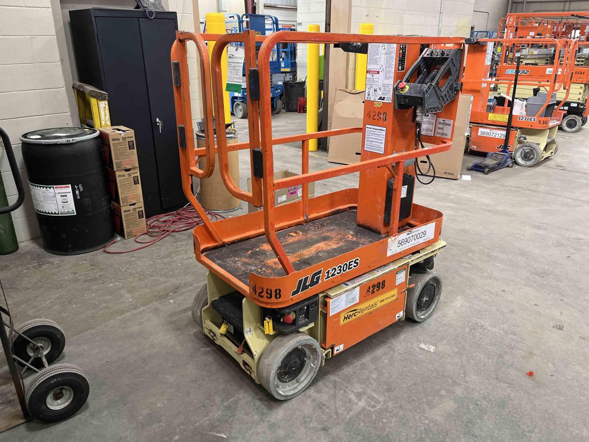 2014 JLG 1230ES