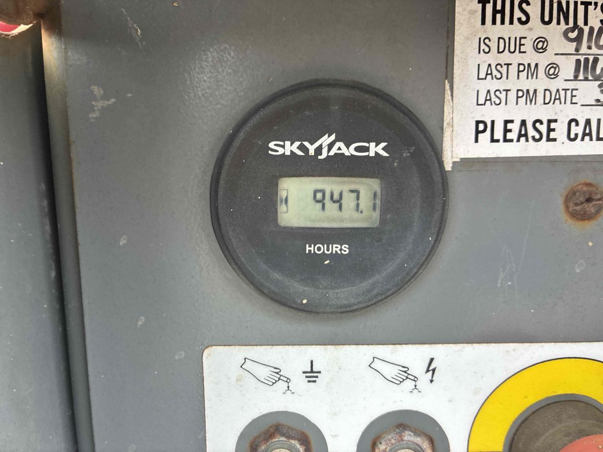2017 Skyjack SJ-6832RT-5