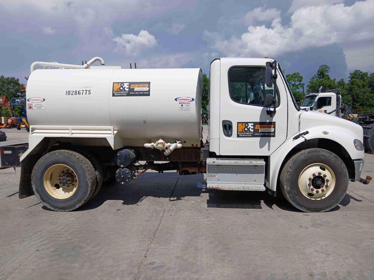 2019 Freightliner M2106-5