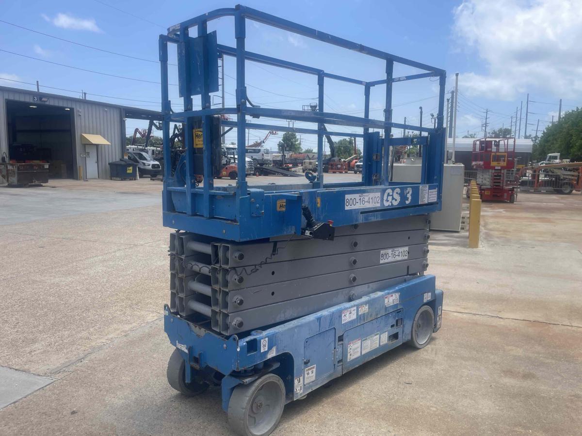 2017 Genie GS-3232