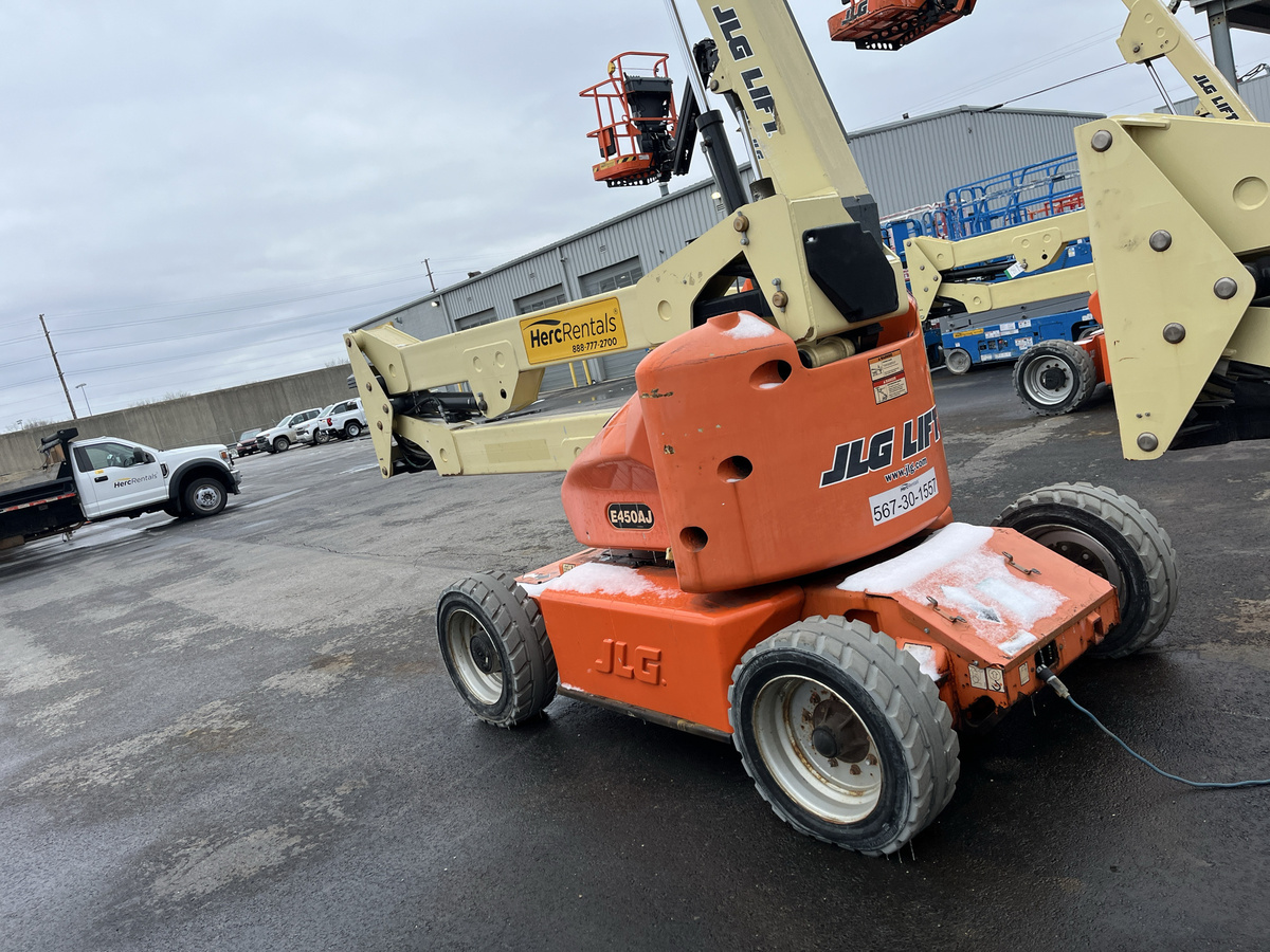 2013 JLG E450AJ-4