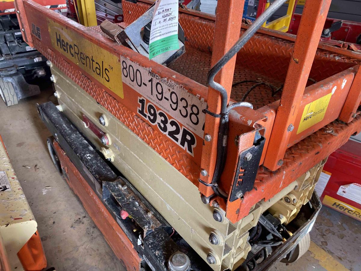 2018 JLG 1932R