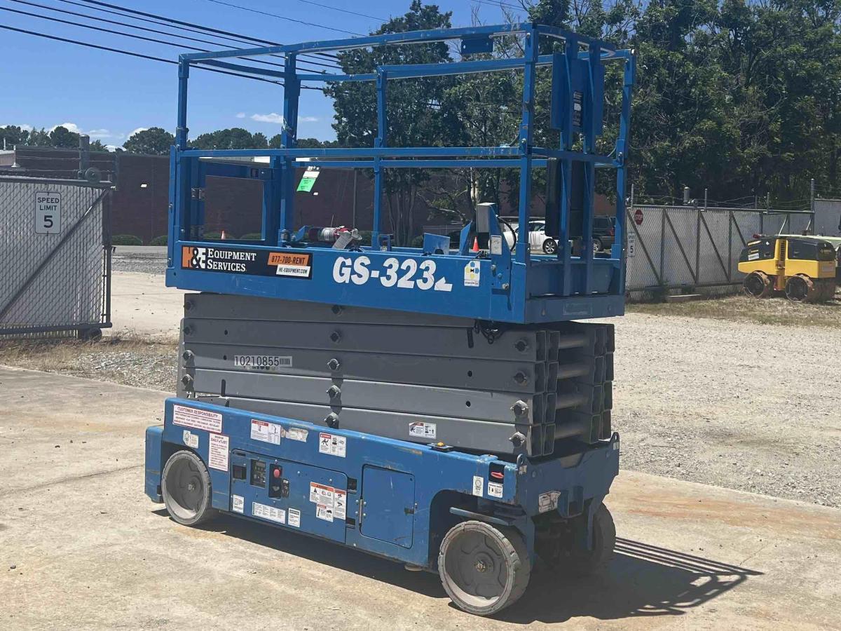 2017 Genie GS-3232