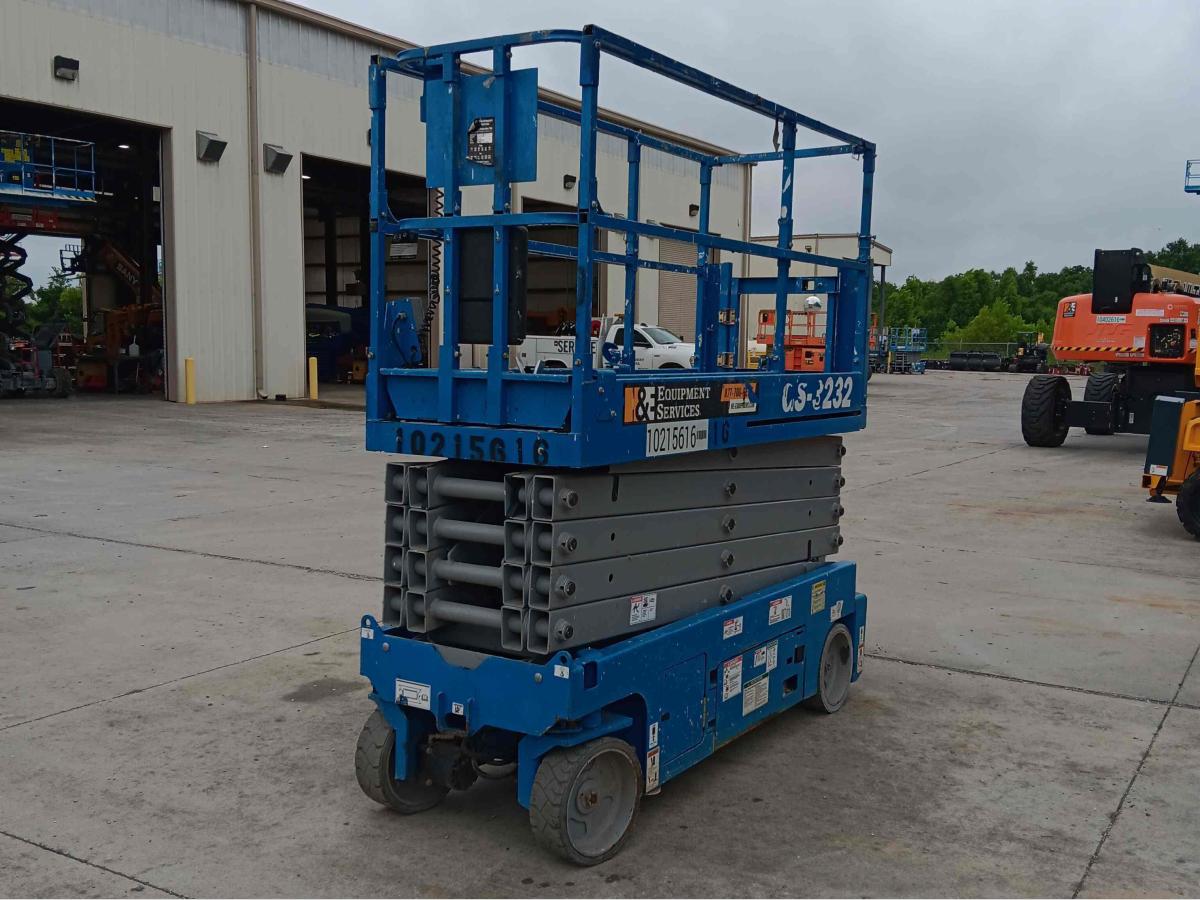2017 Genie GS-3232
