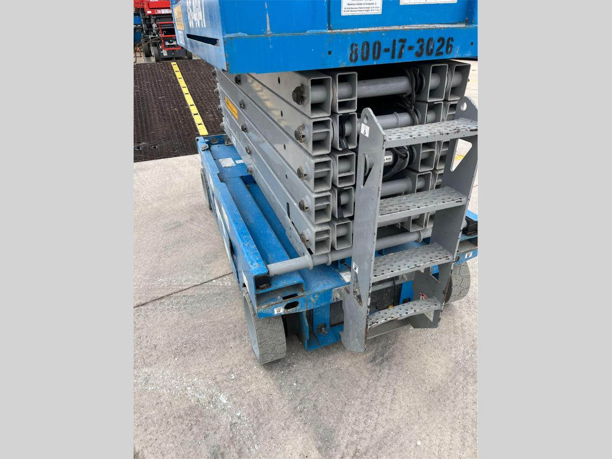 2017 Genie GS-4047