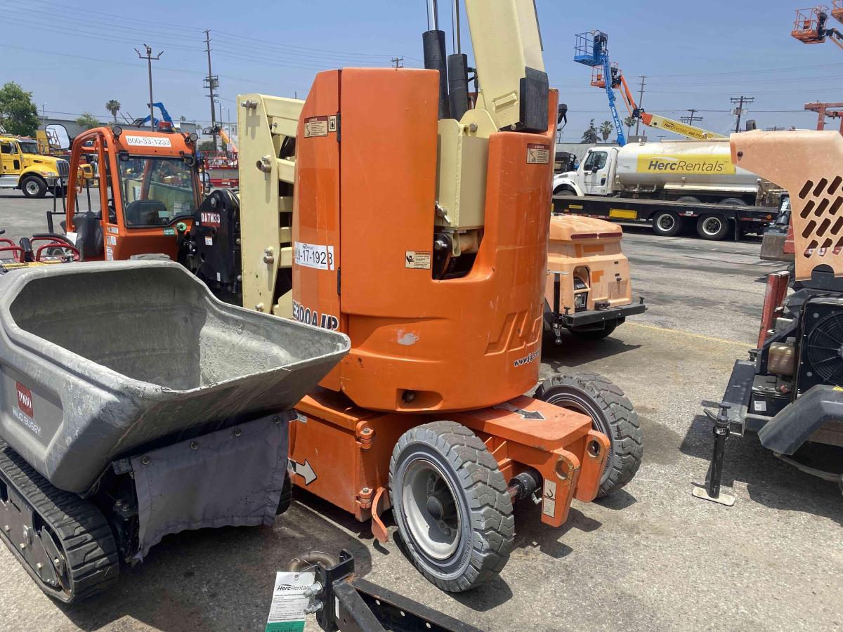 2017 JLG E300AJP