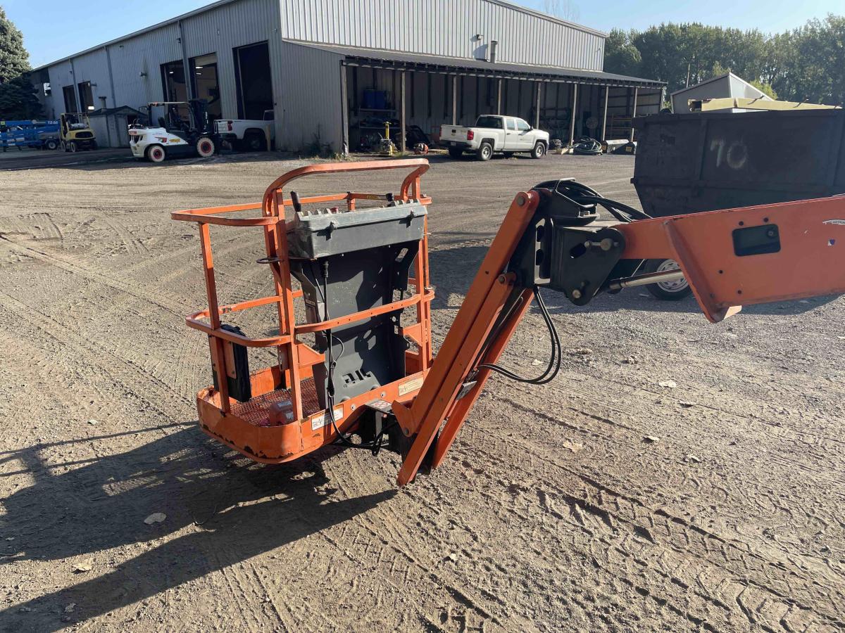 2013 JLG E300AJP