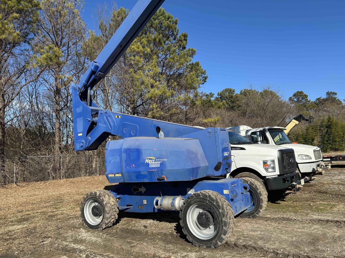 2016 JLG 800AJ