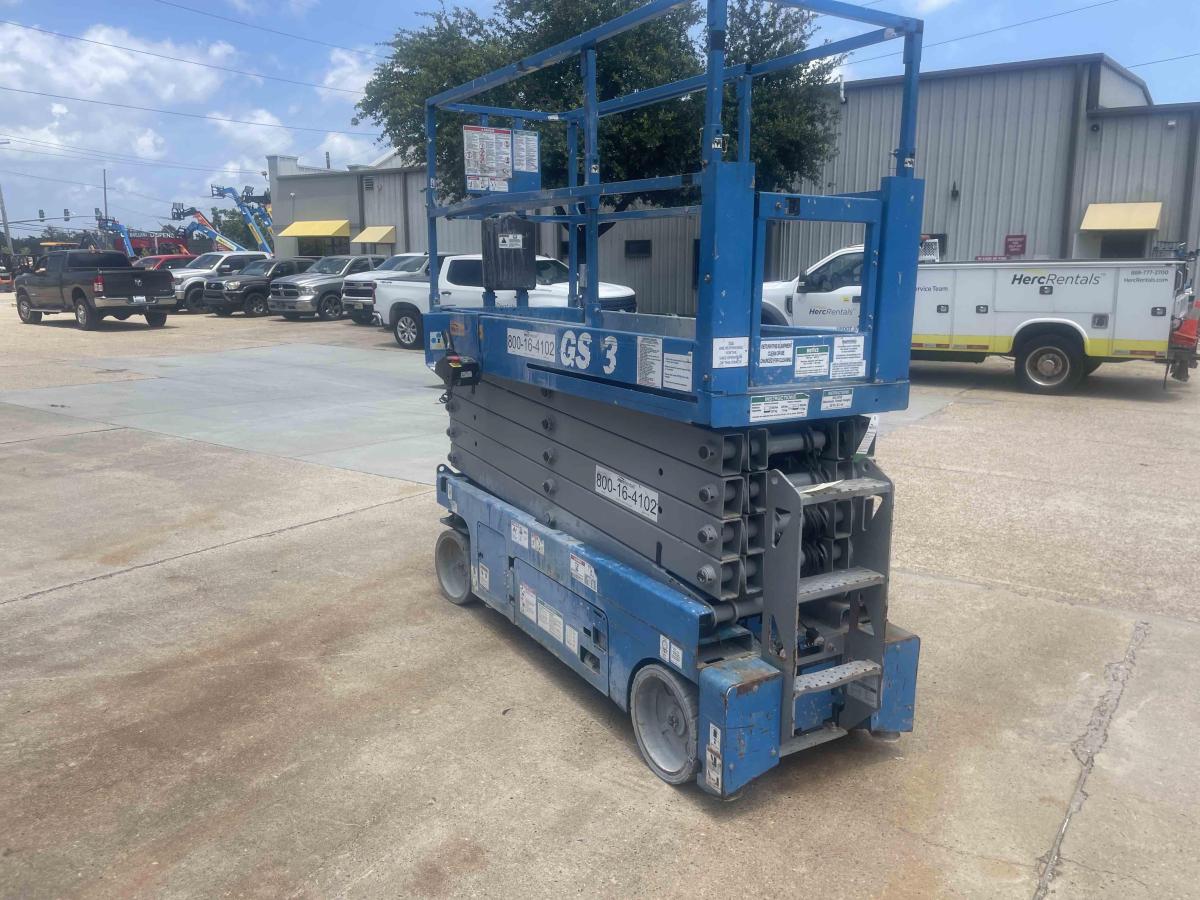 2017 Genie GS-3232
