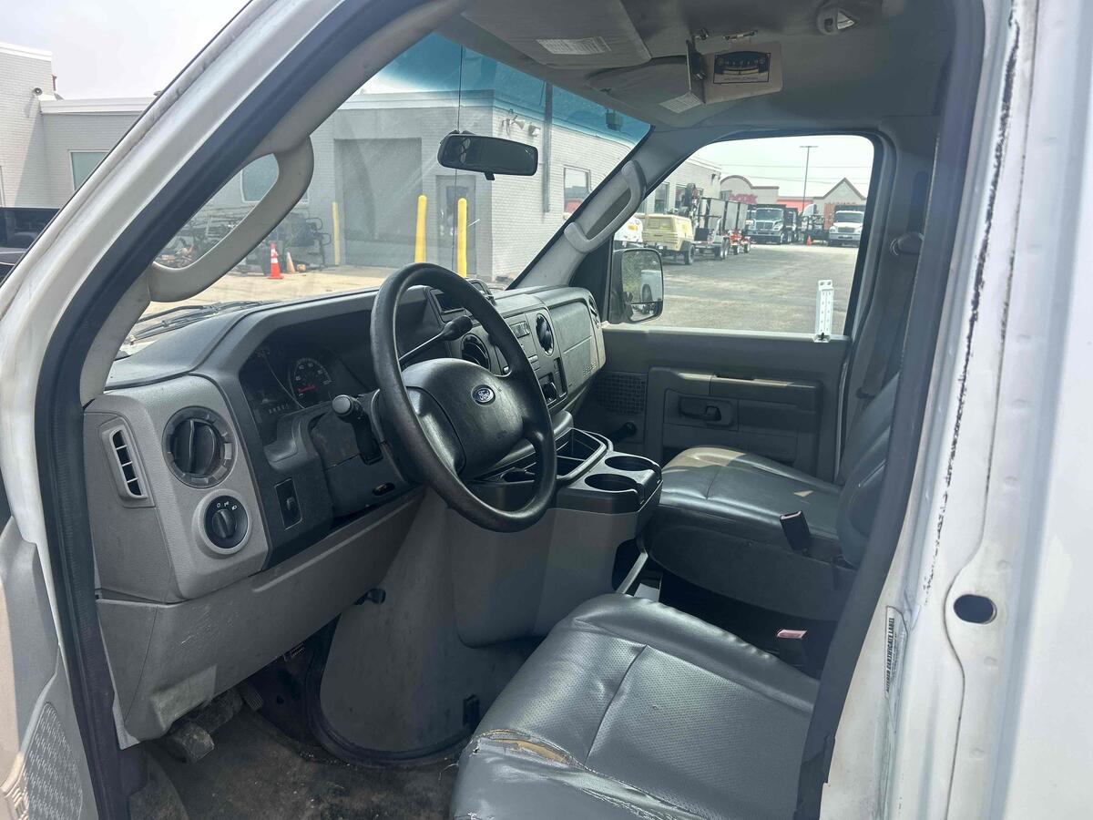 2011 Ford E350 Superduty-5