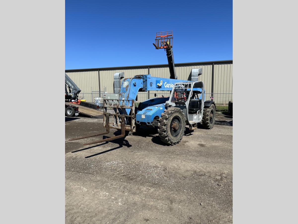 2013 Genie GTH 844