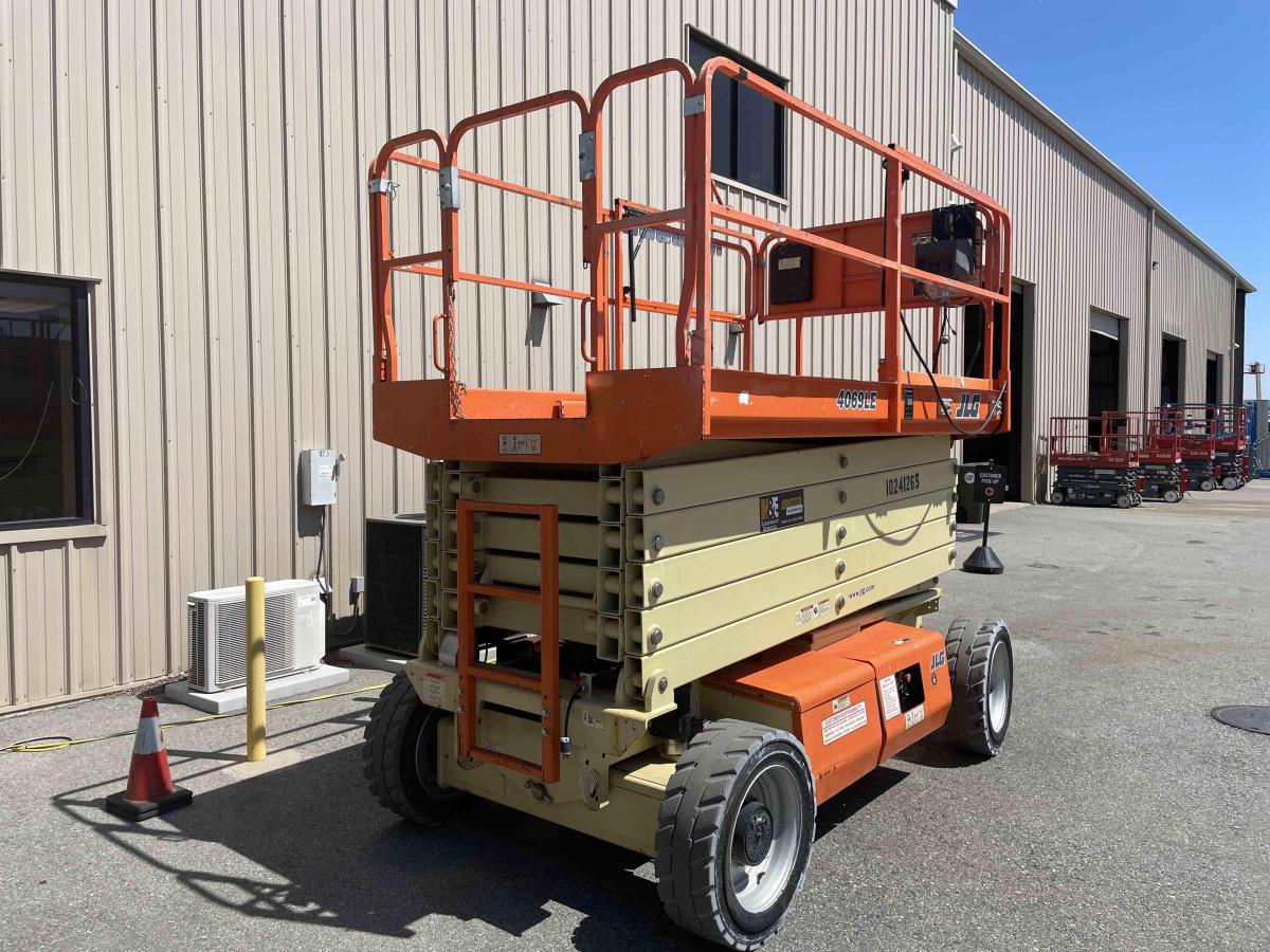 2018 JLG 4069LE