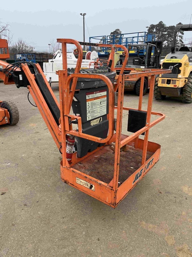 2016 JLG E300AJP-4