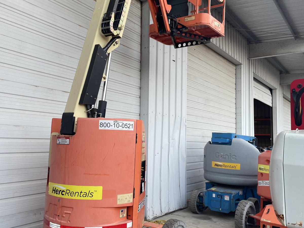 2016 JLG E300AJP
