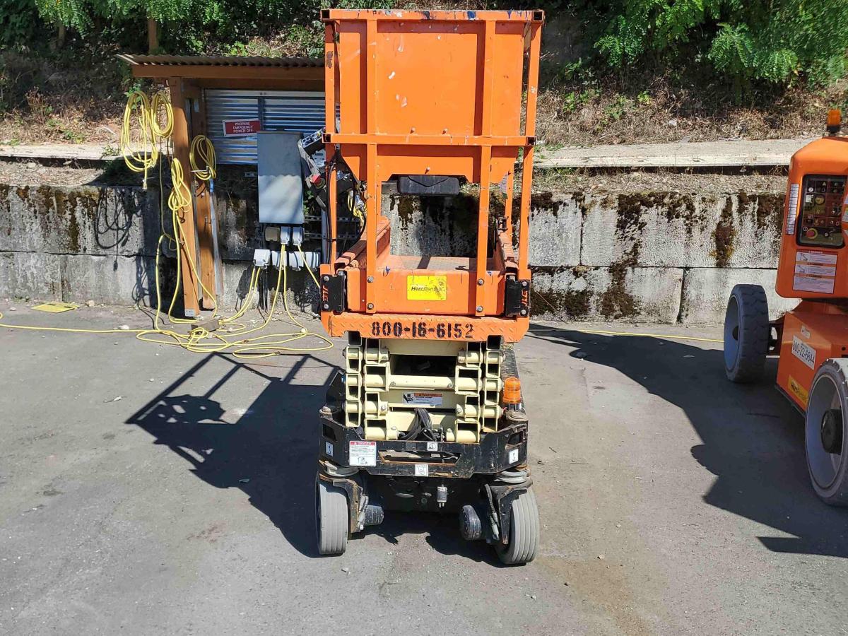 2017 JLG 1932R