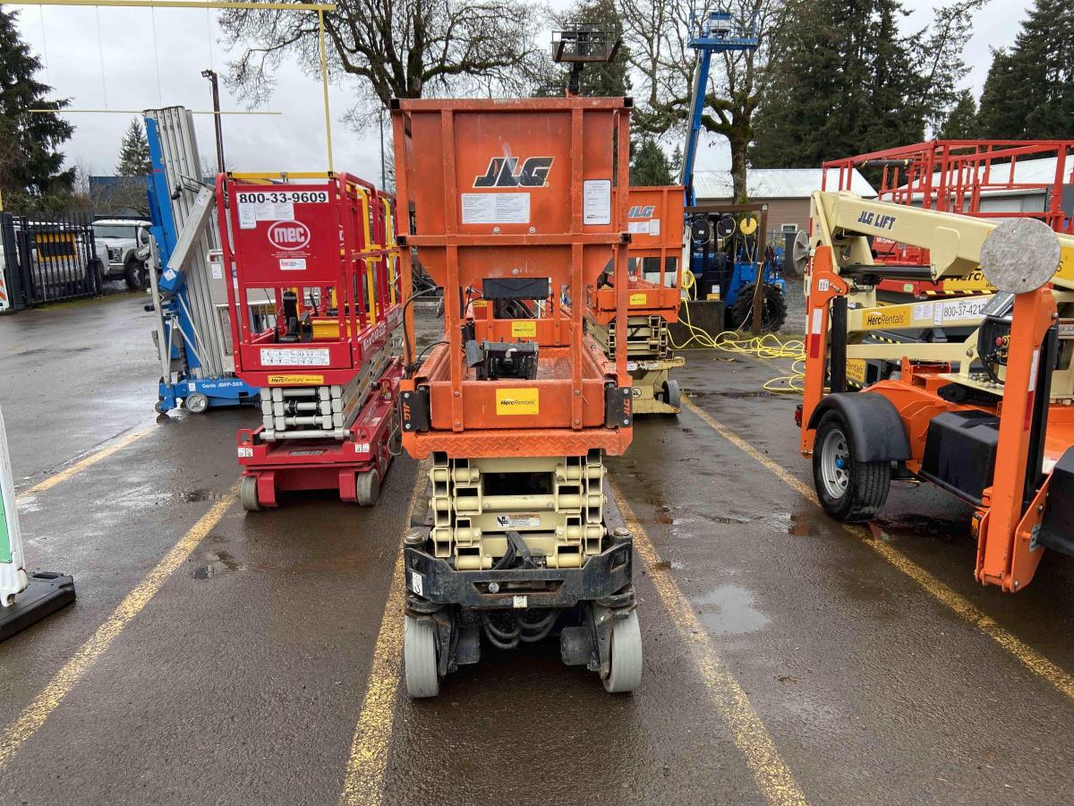 2017 JLG 1932R