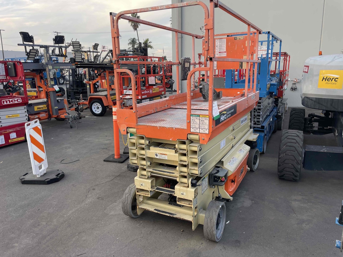 2017 JLG 3246ES-4