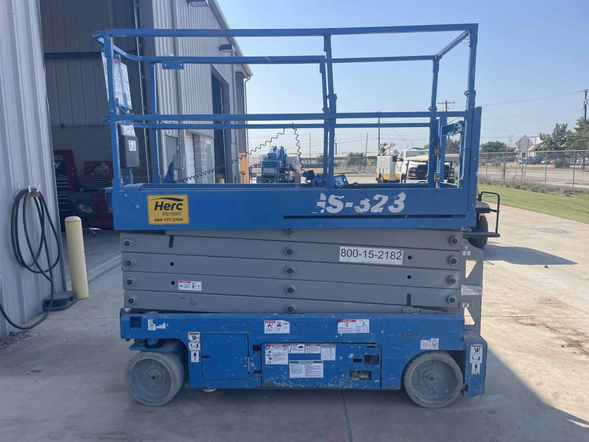 2017 Genie GS-3232