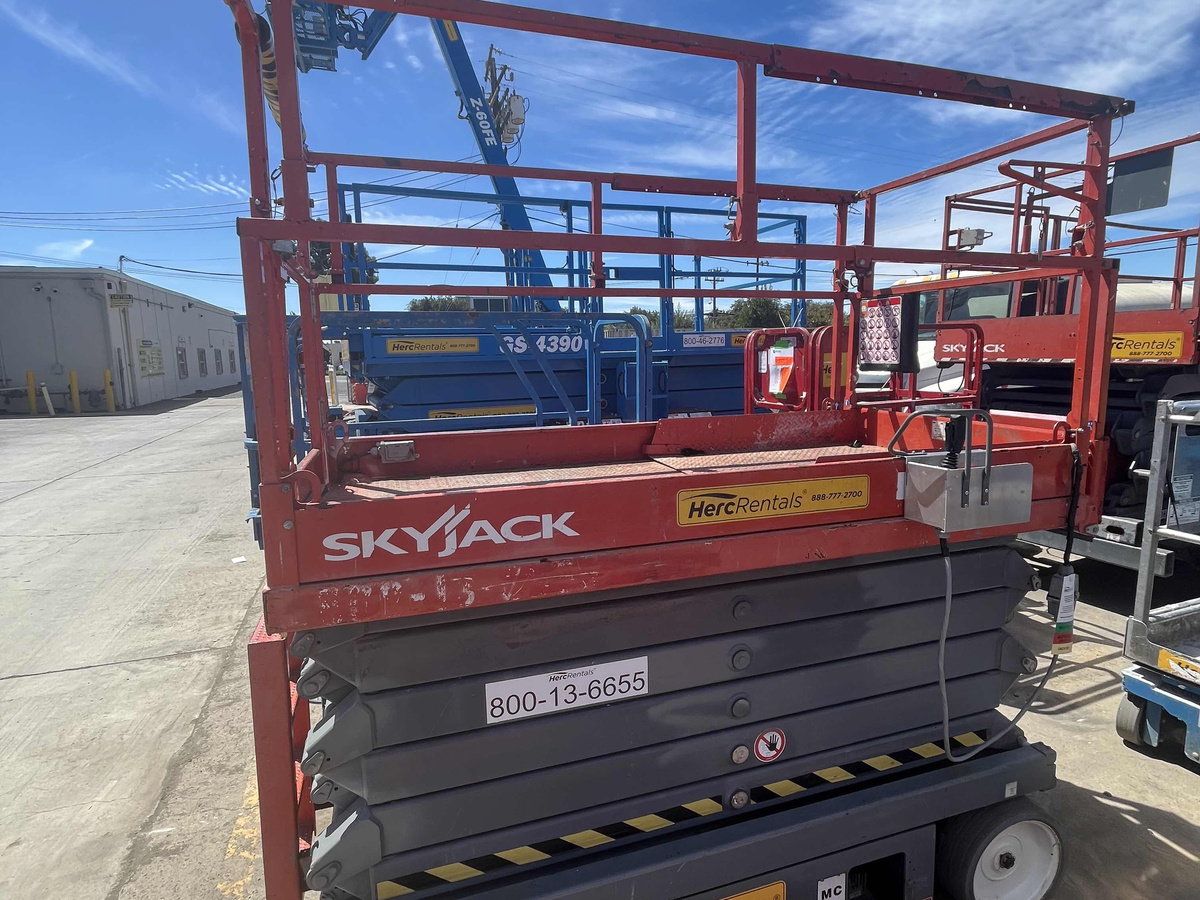 2017 Skyjack SJ4740-4