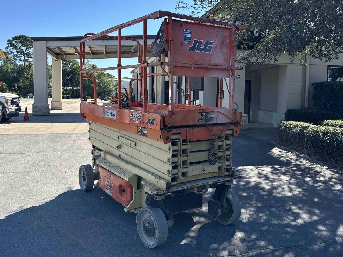 2017 JLG 2646ES