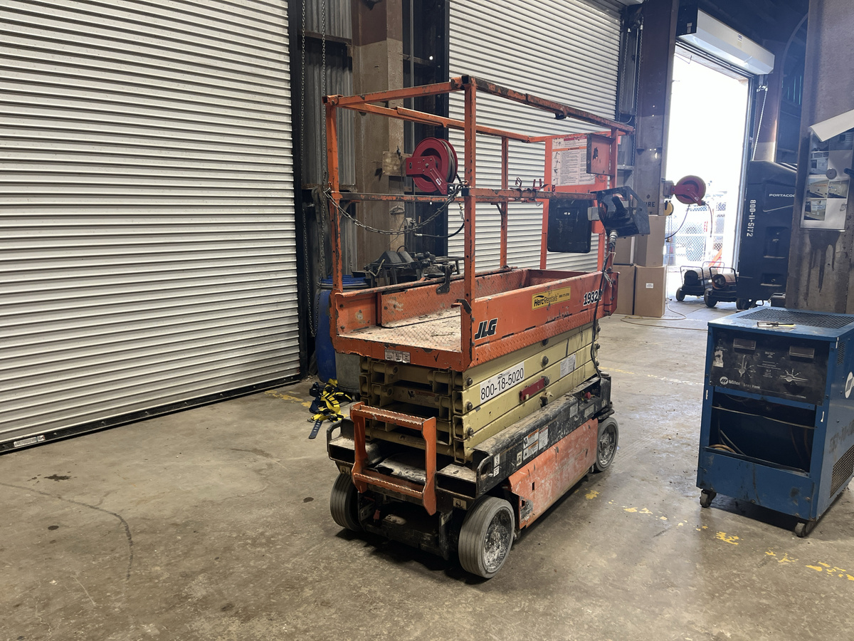 2017 JLG 1932R-4