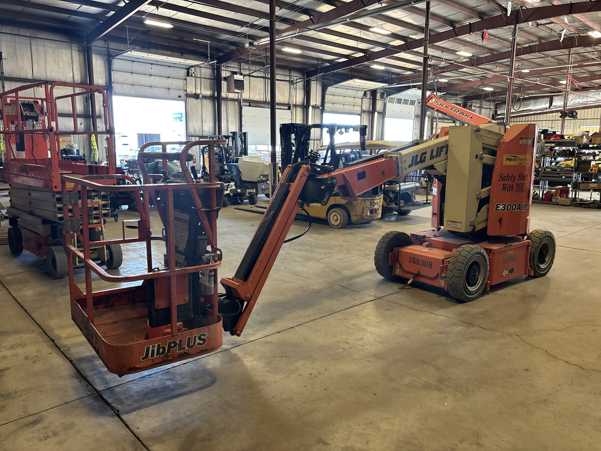 2016 JLG E300AJP-4