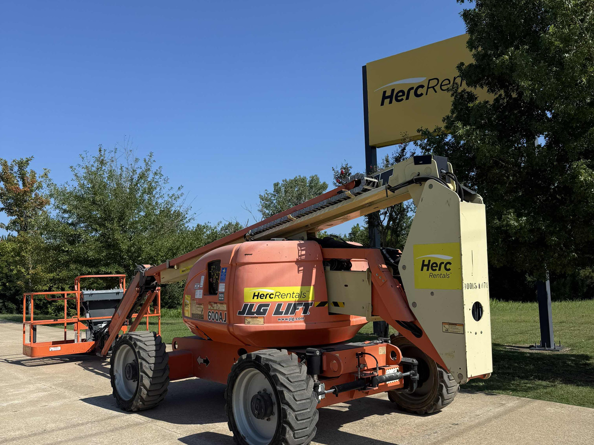 2017 JLG 600AJ-3